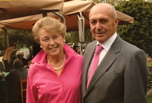 el dr camilo cabrera con su esposa la sra cristina