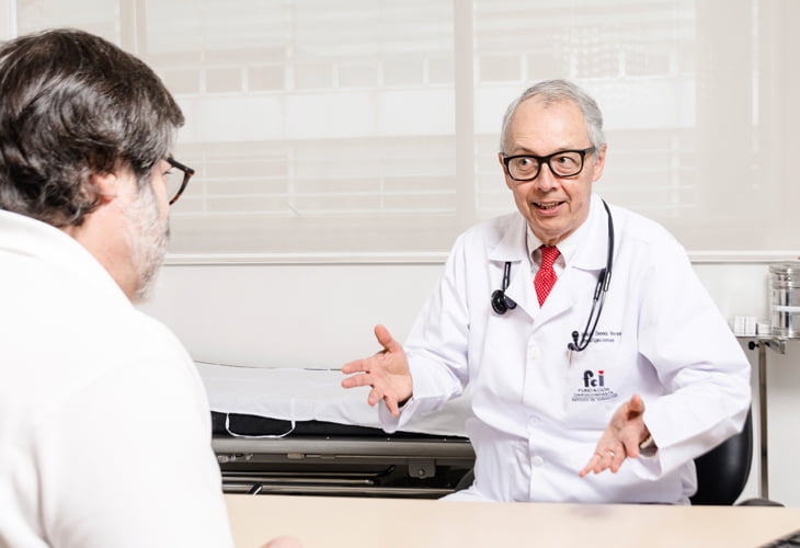 

Nuestra institución cree en la atención médica integral y centrada en el paciente, y como tal, valoramos las relaciones a largo plazo con los médicos y especialistas en la región que confían en que mantendremos un diagnóstico y tratamiento integral de sus actuales pacientes.Hacemos esto manteniendo informados a los médicos remitentes y proporcionándoles información valiosa para cualquier seguimiento y atención necesarios al regreso del paciente.Para más información, contáctenos directamente en centrointernacional@cardioinfantil.org.

